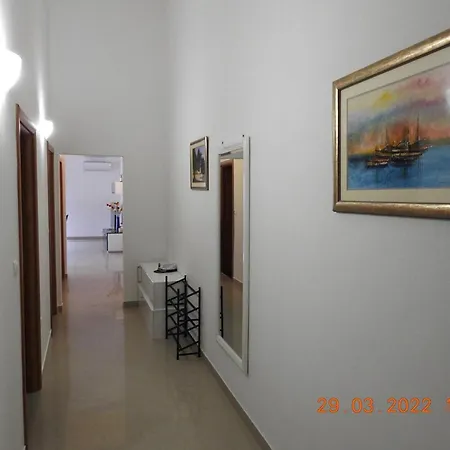 Expansive Ciovo With Sea-views, Balcony And Outdoor Dining *