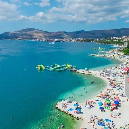 Apartment Expansive Ciovo With Sea-views, Balcony And Outdoor Dining Trogir