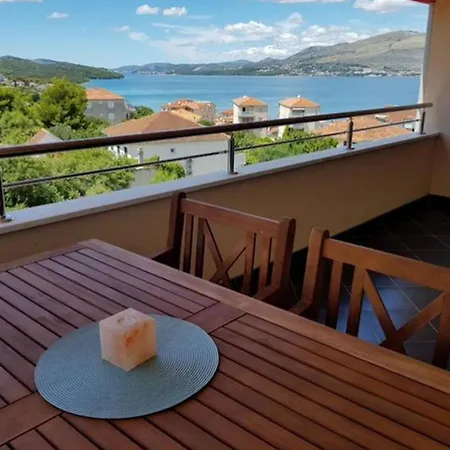 Expansive Ciovo With Sea-views, Balcony And Outdoor Dining Trogir
